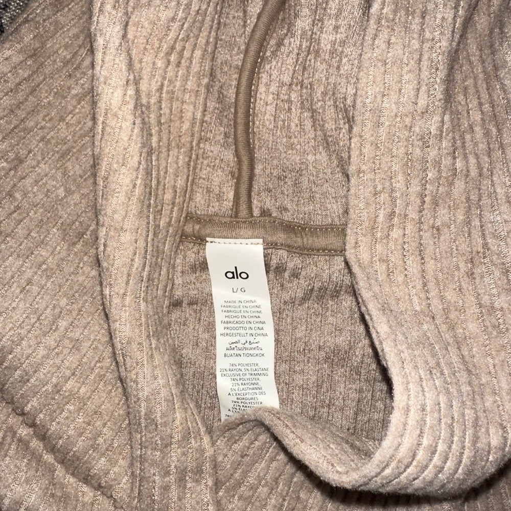 ALO Yoga Cropped Muse Hoodie - Picture 5 of 5